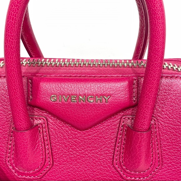 Givenchy
Antigona Leather Satchel - Picture 4 of 16